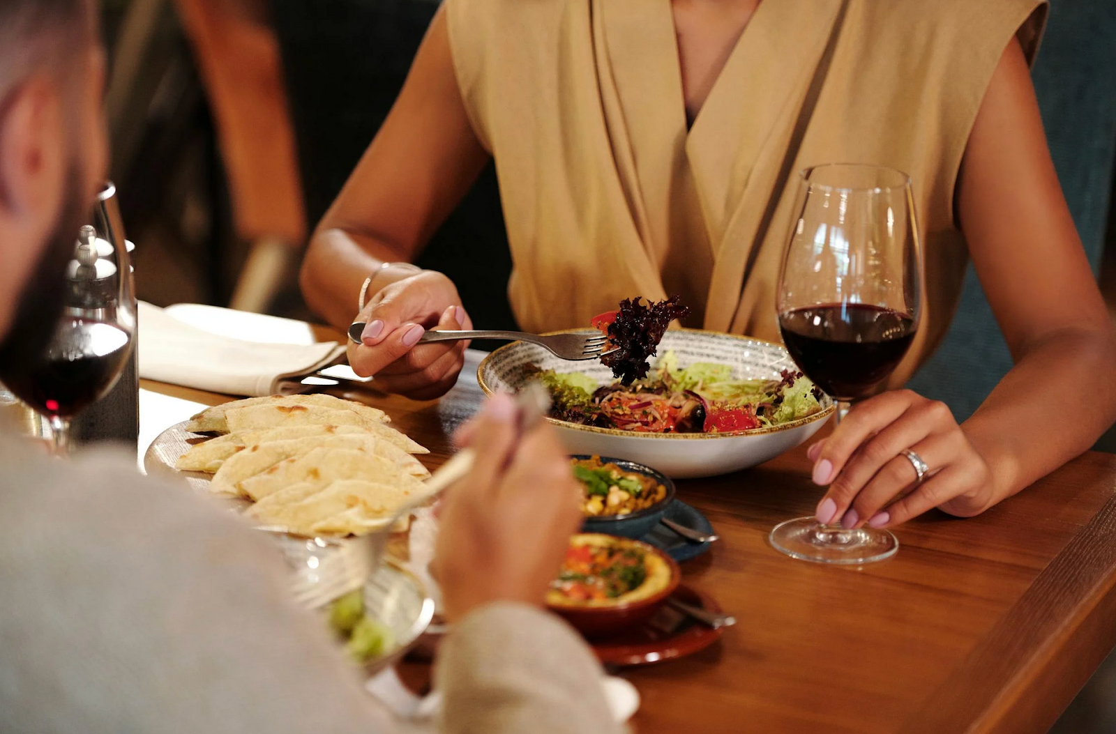 Couple eating dinner together in a table